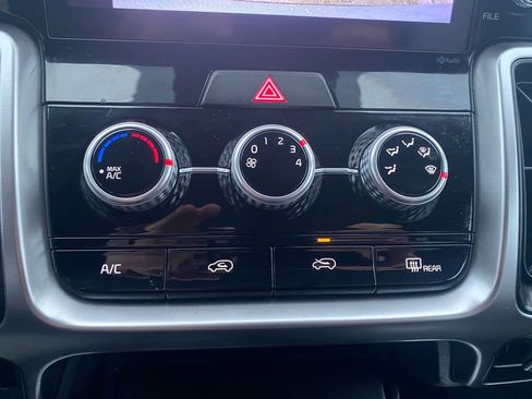 Used 2023 Kia Sorento LX image 18