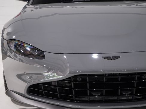 Used 2022 Aston Martin V8 Vantage Coupe RWD image 28