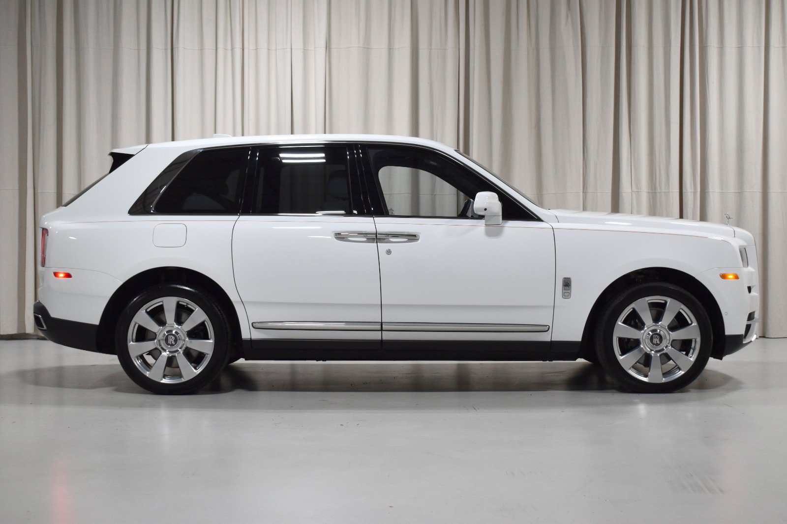 Certified 2023 Rolls-Royce Cullinan AWD/4WD image 7