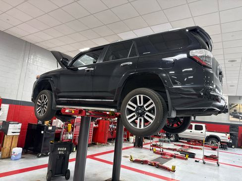 Used 2024 Toyota 4Runner Limited AWD/4WD image 3