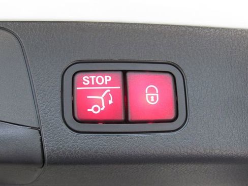 Used 2026 Mercedes-Benz GLB 250 4MATIC image 23
