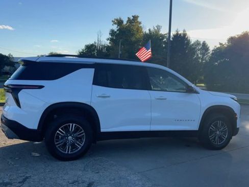 New 2026 Chevrolet Traverse LT w/ LPO, Floor Liner Package image 9