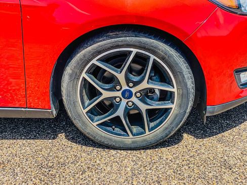 Used 2018 Ford Focus SE w/ SE Appearance Package image 9