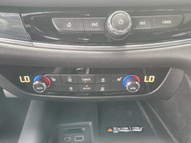 Used 2022 Buick Enclave Essence w/ Experience Buick Package FWD image 17