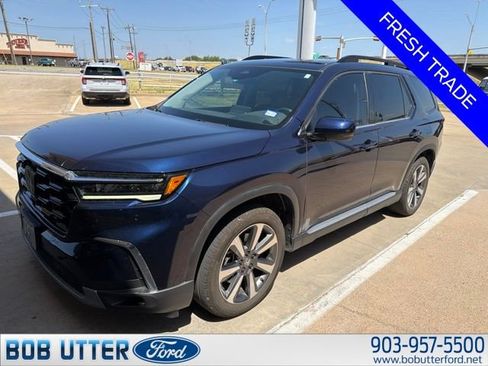 Used 2025 Honda Pilot Touring image 1