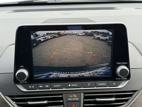 Used 2024 Nissan Altima 2.5 SV FWD image 15