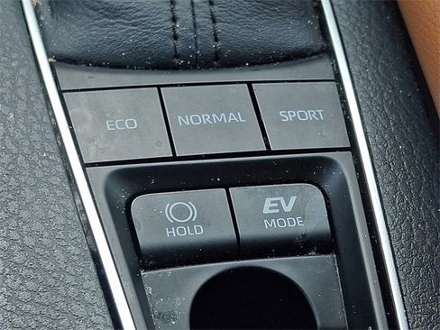 Used 2021 Toyota Avalon Limited image 25