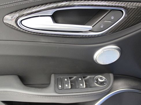 Used 2022 Alfa Romeo Giulia Quadrifoglio image 13