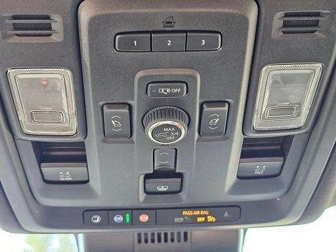 Used 2024 GMC Yukon Denali w/ Advanced Technology Package AWD/4WD image 37