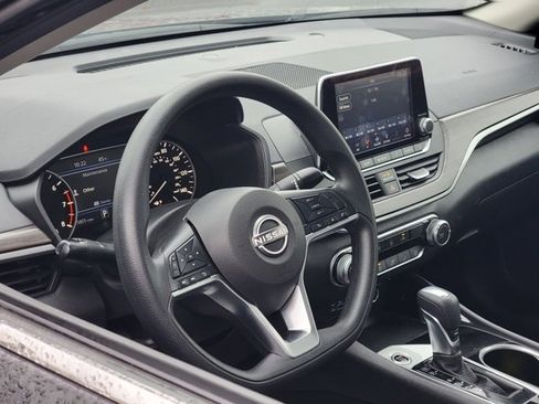 Used 2024 Nissan Altima 2.5 SV image 17