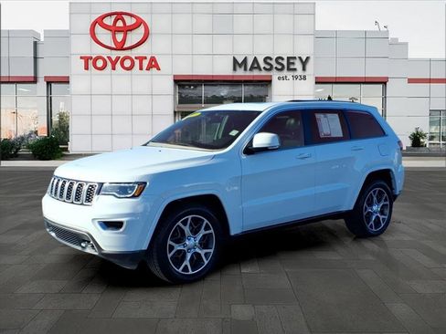 Used 2018 Jeep Grand Cherokee Limited image 32