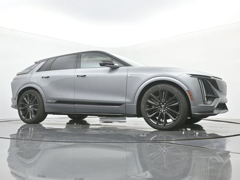 New 2026 Cadillac Lyriq V image 21