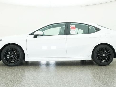 Used 2026 Toyota Camry SE FWD image 35