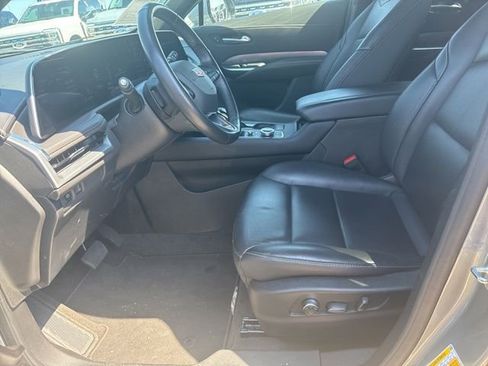 Used 2025 Cadillac XT4 Premium Luxury FWD image 2