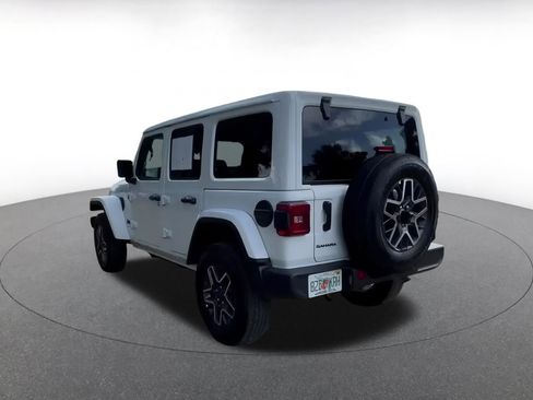 Used 2025 Jeep Wrangler Sahara image 15