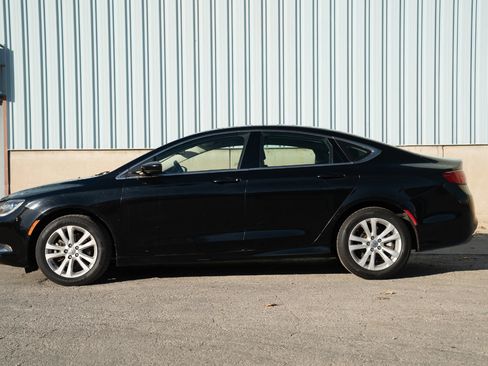 Used 2015 Chrysler 200 Limited w/ Convenience Group image 6