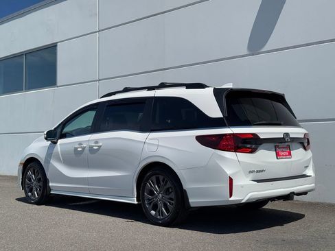 Used 2025 Honda Odyssey Touring image 5