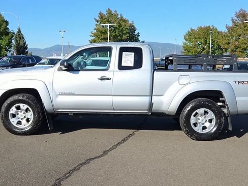 Used 2012 Toyota Tacoma 4x4 Access Cab V6 w/ TRD Off-Road Pkg image 5