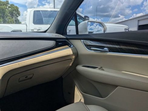 Used 2017 Cadillac XT5 FWD image 18