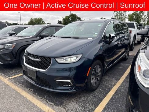Used 2023 Chrysler Pacifica Limited FWD image 1
