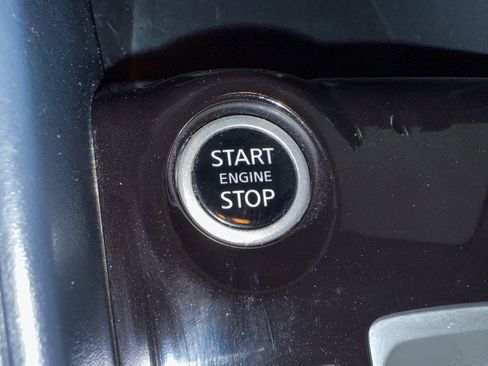 Used 2021 Nissan Versa SV image 19