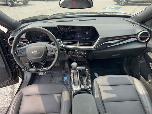 Used 2024 Chevrolet Trax RS w/ Sunroof Package FWD image 14
