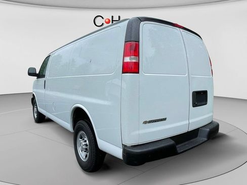 Certified 2021 Chevrolet Express 3500 w/ Driver Convenience Package RWD image 5