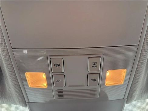 Used 2023 Volkswagen Taos SE FWD image 20