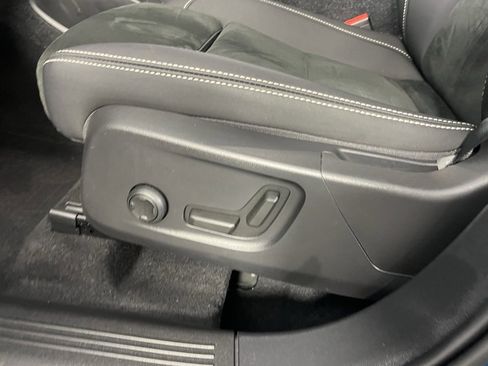 Used 2023 Volvo XC40 B5 Ultimate w/ Protection Package image 28