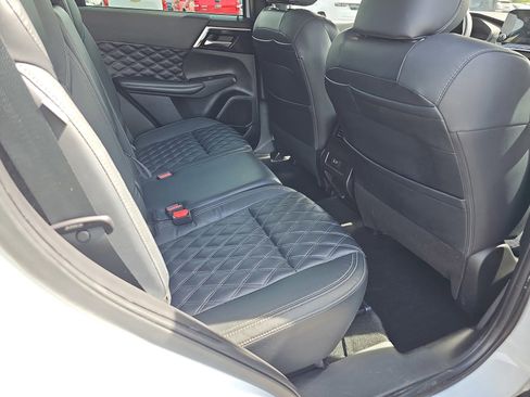Used 2022 Mitsubishi Outlander SEL AWD/4WD image 11