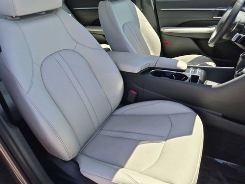 Certified 2025 Hyundai Sonata Limited FWD image 21