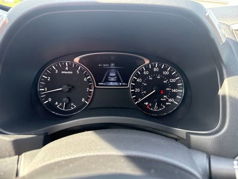 Used 2020 Nissan Pathfinder SL AWD/4WD image 16