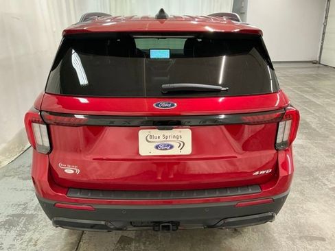 Used 2025 Ford Explorer ST-Line image 4