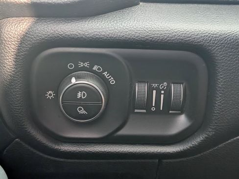 Used 2019 RAM 1500 Big Horn AWD/4WD image 11