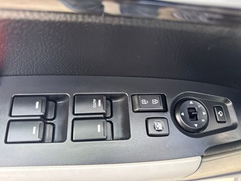 Used 2014 Kia Sorento SX w/ 3rd Row Package image 15