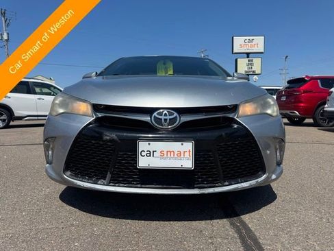 Used 2017 Toyota Camry SE w/ Moonroof Package FWD image 2