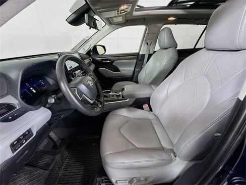 Used 2023 Toyota Highlander L image 20