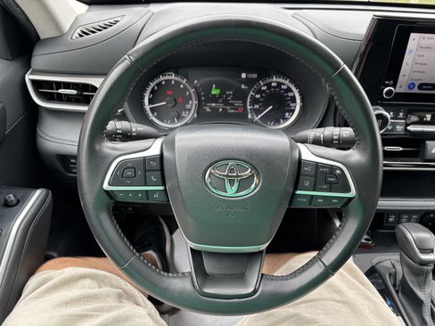 Certified 2024 Toyota Highlander LE AWD/4WD image 19