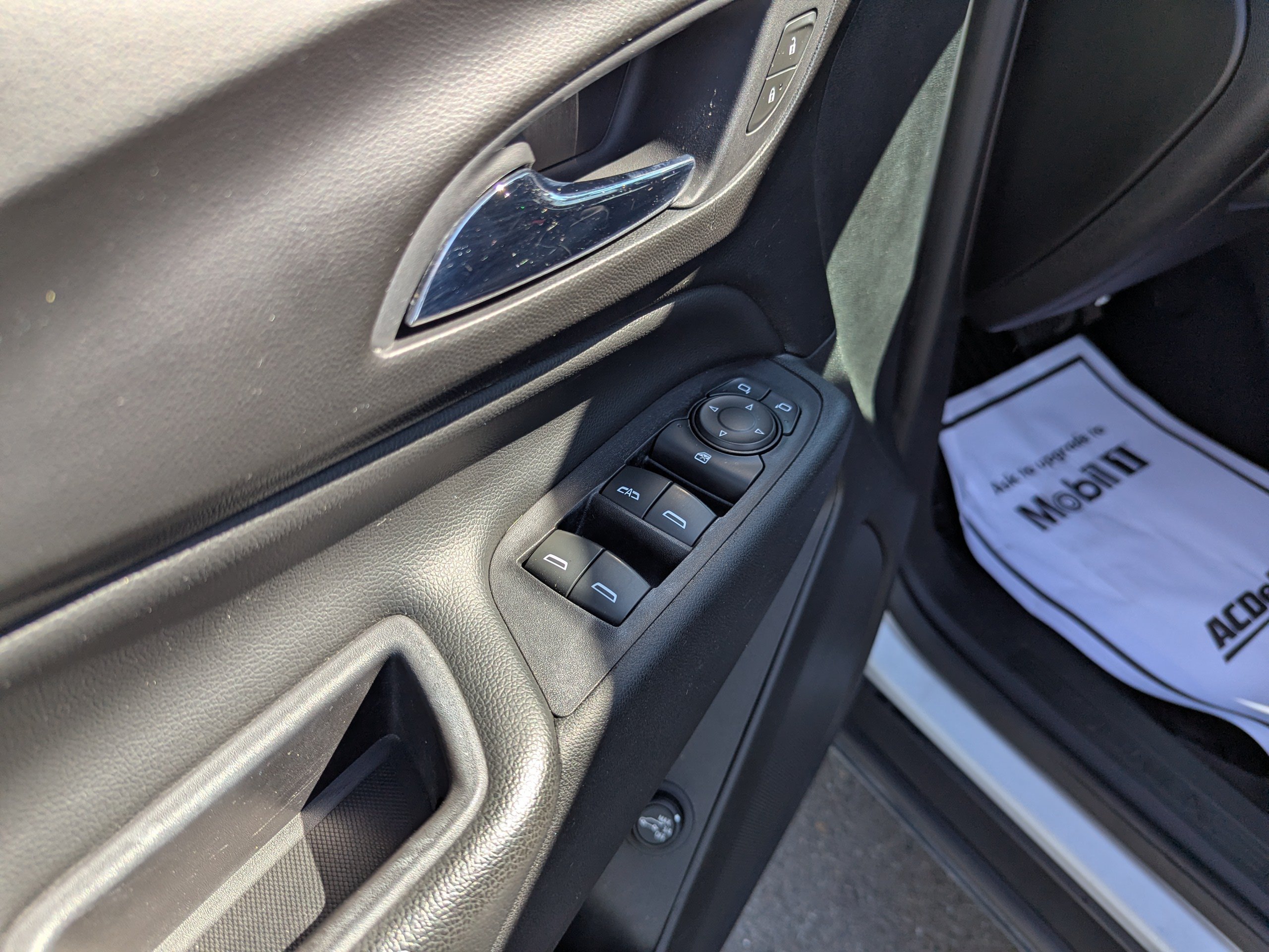Used 2019 Chevrolet Equinox LT FWD image 11