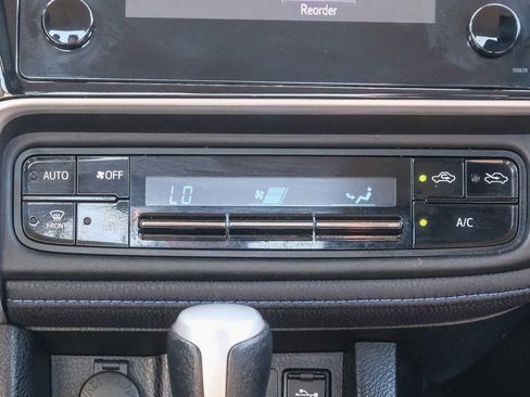 Used 2018 Toyota Corolla SE w/ Carpet Mat Package (TMS) FWD image 16