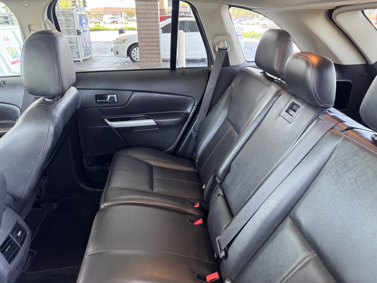 Used 2013 Ford Edge SEL FWD image 31