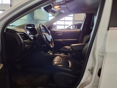 Used 2019 Jeep Cherokee Limited image 19