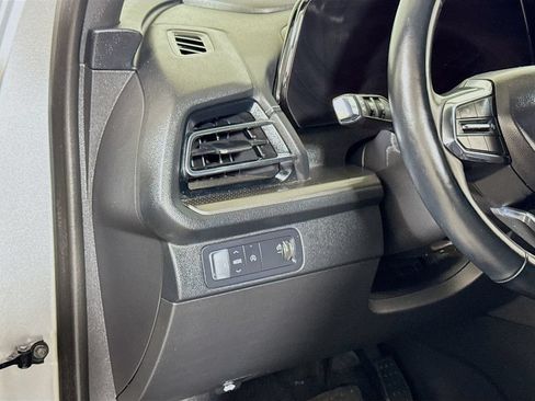 Certified 2025 Chevrolet Traverse LT FWD image 8
