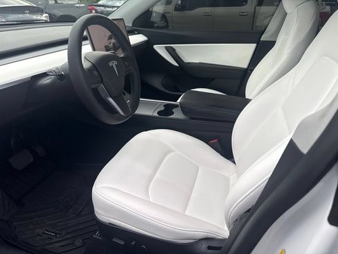 Used 2022 Tesla Model Y Long Range AWD/4WD image 3