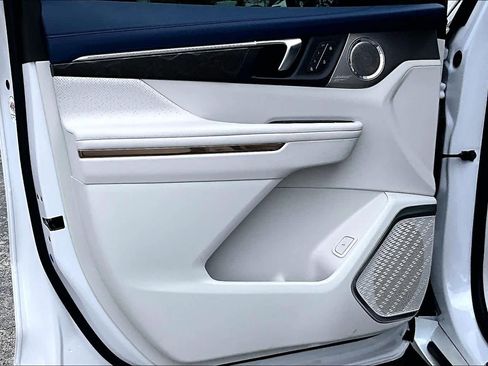 Used 2025 Buick Enclave Avenir w/ Super Cruise Package image 25