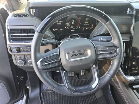 Used 2025 GMC Yukon Denali Ultimate AWD/4WD image 4