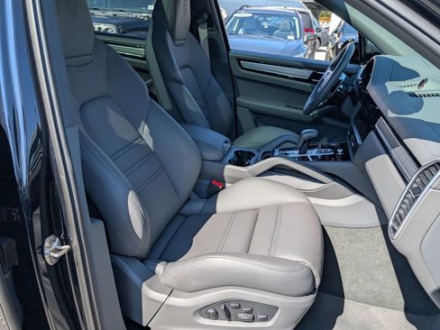 Used 2023 Porsche Cayenne image 17