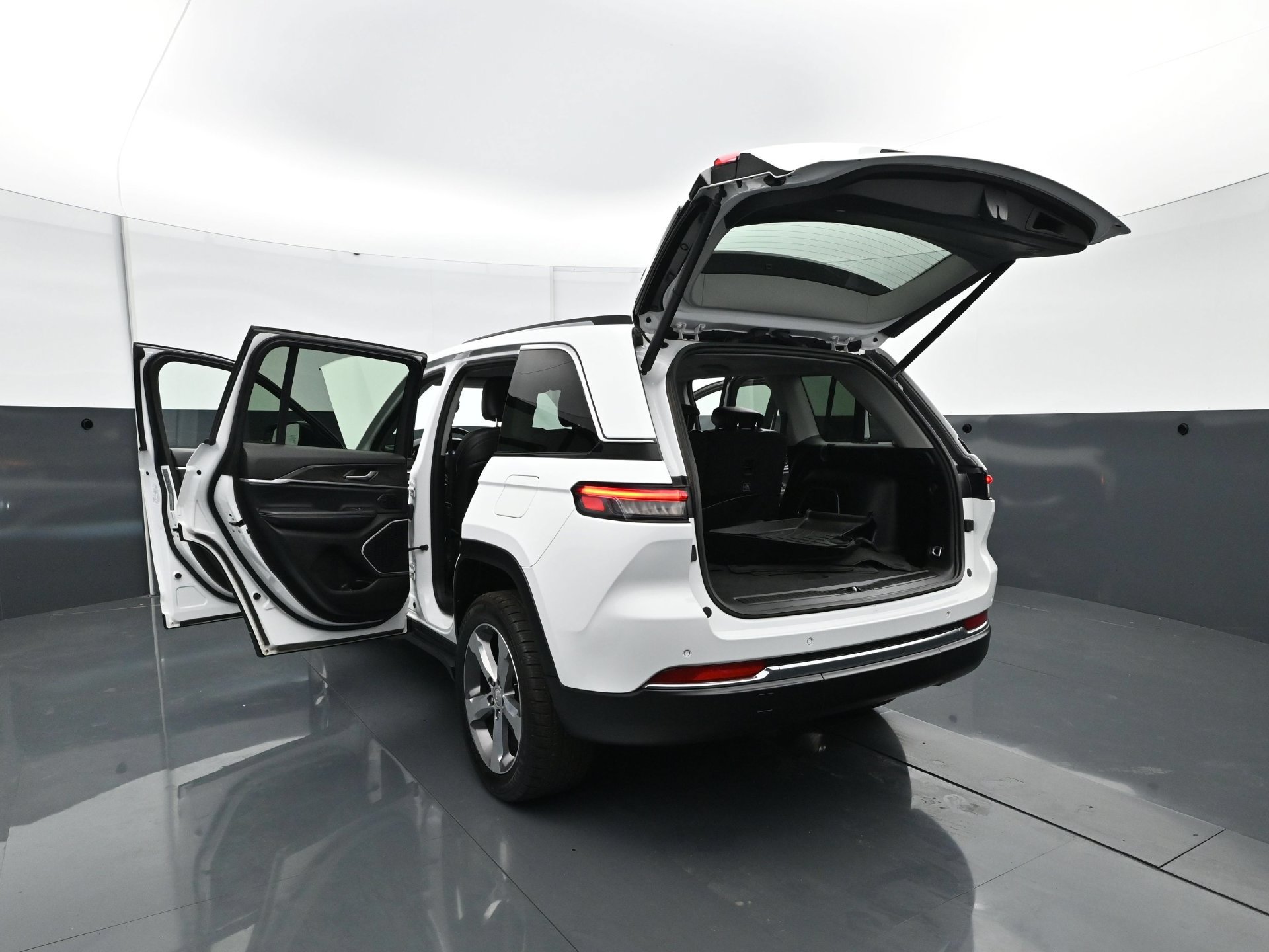 Used 2022 Jeep Grand Cherokee Limited AWD/4WD image 34