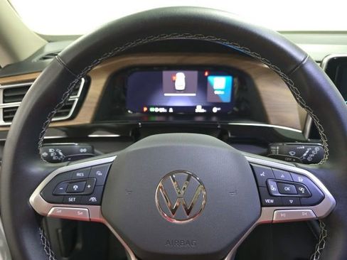 Used 2025 Volkswagen Atlas SE FWD image 20