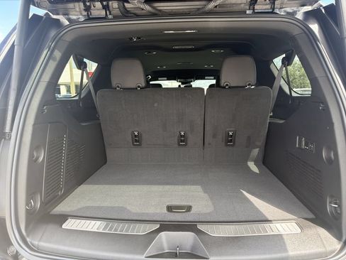 Used 2023 Chevrolet Suburban RST w/ Luxury Package RWD image 9